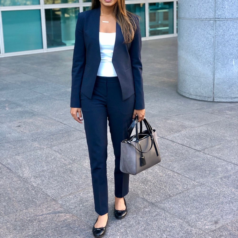 Theory navy blue collarless wool suit size 0